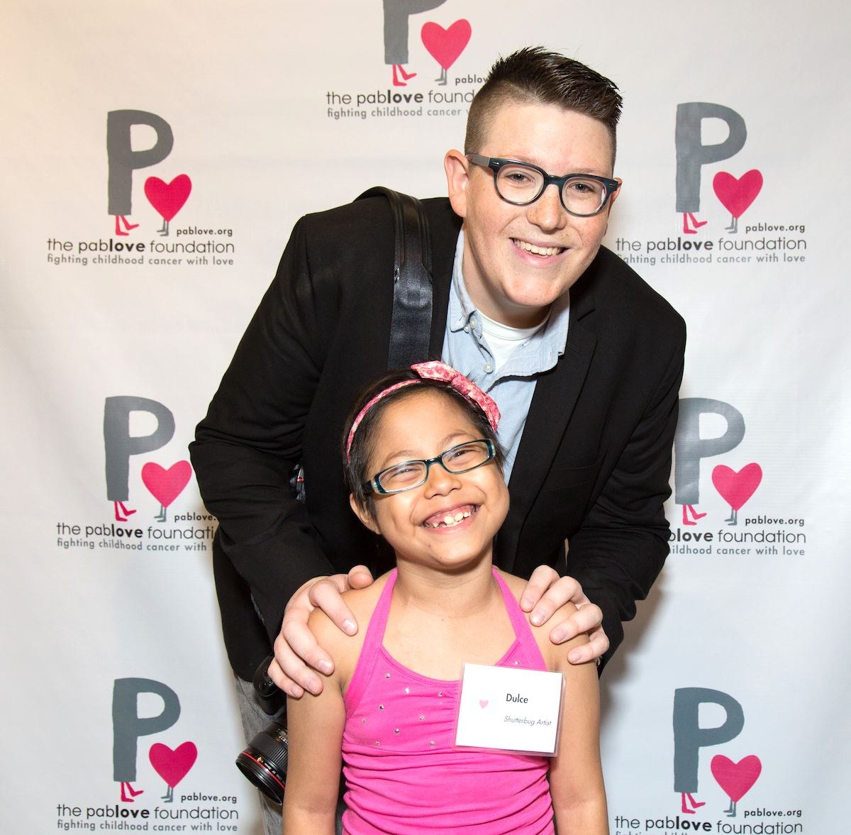 Steven R. Hazlett teaching photography with a young participant in a Pablove Foundation program